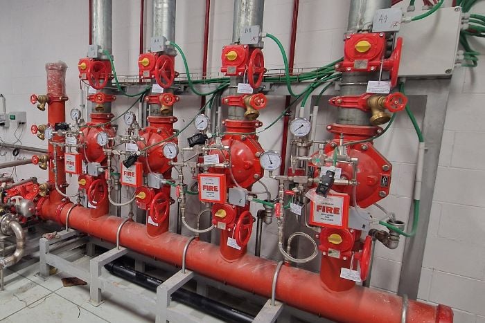 Impianto antincendio a schiuma laterale